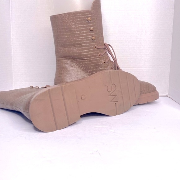 STUART WEITZMAN MCKENZEE Croc Embossed Leather Ankle Boots Size 7.5 - Picture 5 of 5